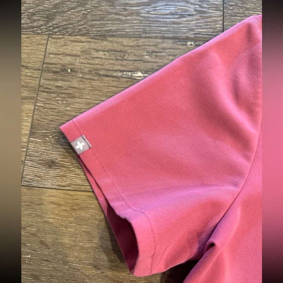 FIGS Limited Edition Quartz Breast Cancer Pink Small Catarina One Pocket - Picture 4 of 7